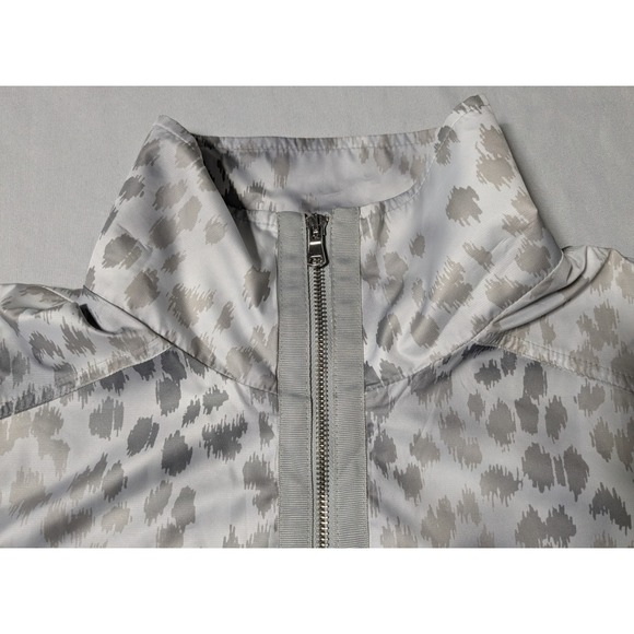 ZENERGY BY CHICO'S Gray Cheetah AOP Lightweight Lined Zip Vest Size 2 (Large 12) - Picture 4 of 16